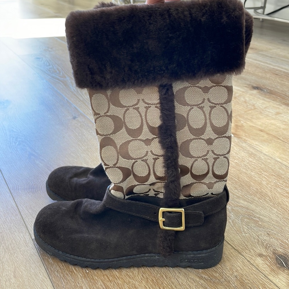 Coach brown with logo winter boots women size 7 in good condition